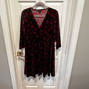 Torrid size 2 stretch velvet dress